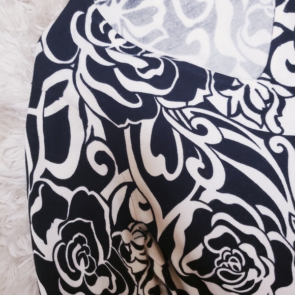 Cyrus Size XL Long Sleeve V Neck Soft Fine Knit - Picture 3 of 5